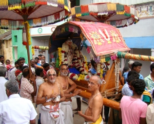 Procession dans la banlieu de Madras